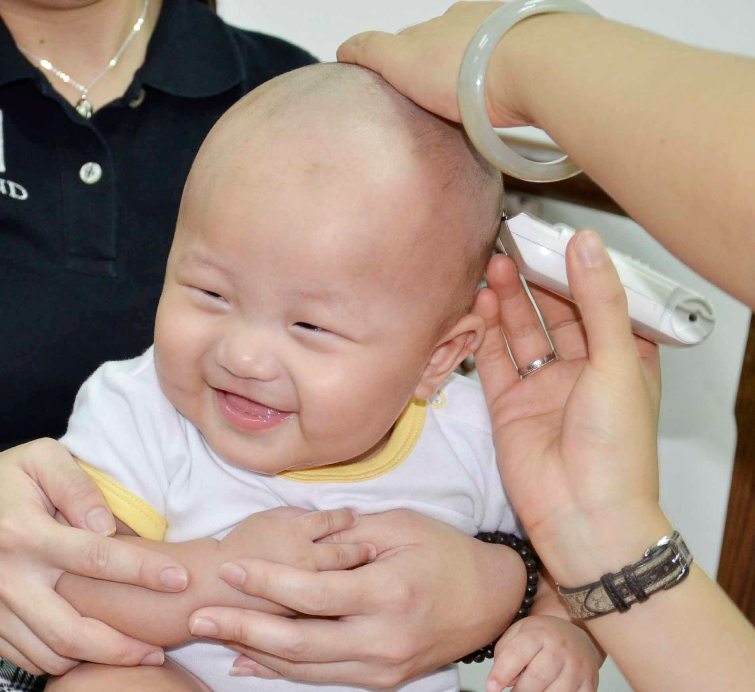 Newborn baby haircut deals